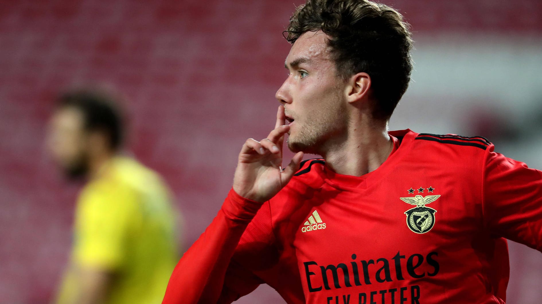 Zurück in der Bundesliga: Luca Waldschmidt tauscht das Benfica-Trikot gegen das von Wolfsburg ein. Zurück in der Bundesliga: Luca Waldschmidt tauscht das Benfica-Trikot gegen das von Wolfsburg ein.