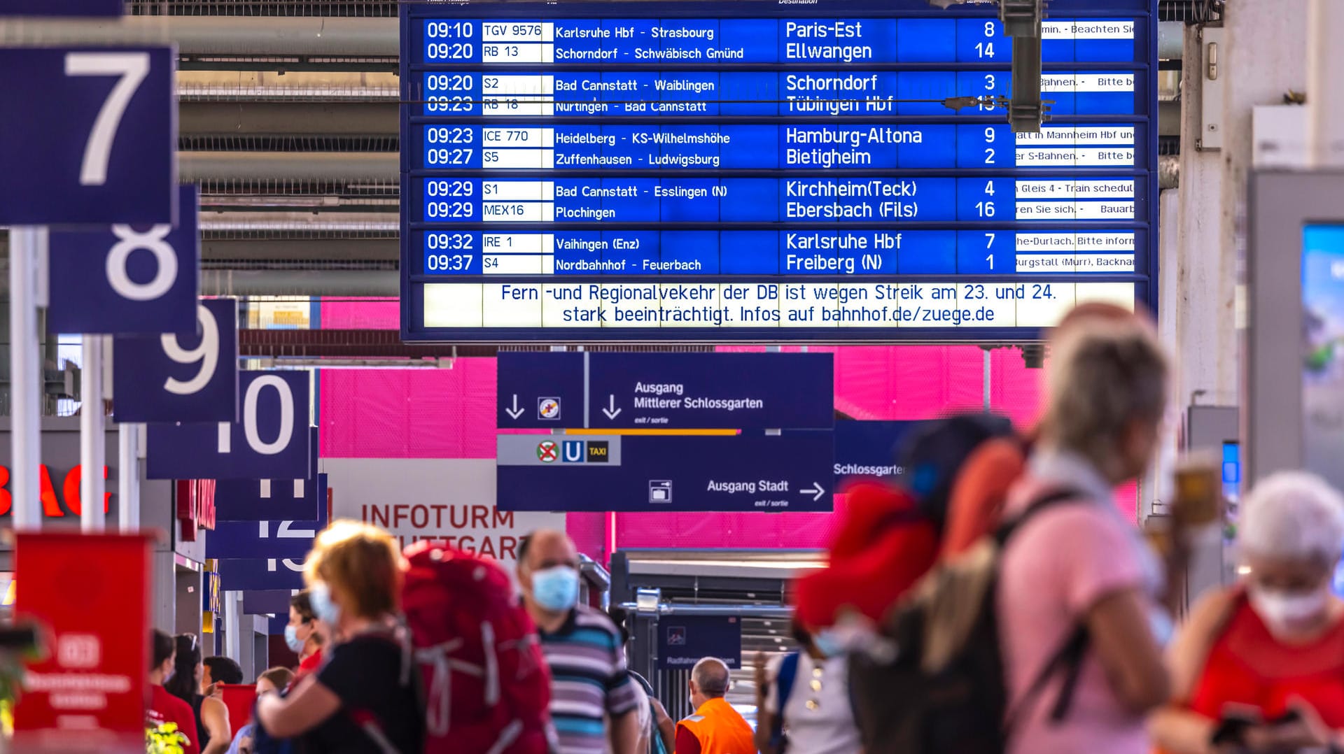 Volle Bahnsteige, wenige Züge: Die GDL legte bei ihrem vergangene Streik den Bahnverkehr in großen Teilen lahm – am Montag droht Pendlern erneut das Chaos auf den Schienen.