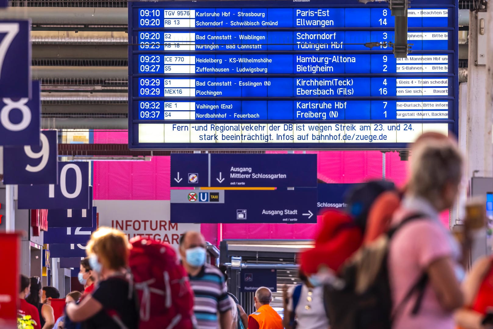 Volle Bahnsteige, wenige Züge: Die GDL legte bei ihrem vergangene Streik den Bahnverkehr in großen Teilen lahm – am Montag droht Pendlern erneut das Chaos auf den Schienen.