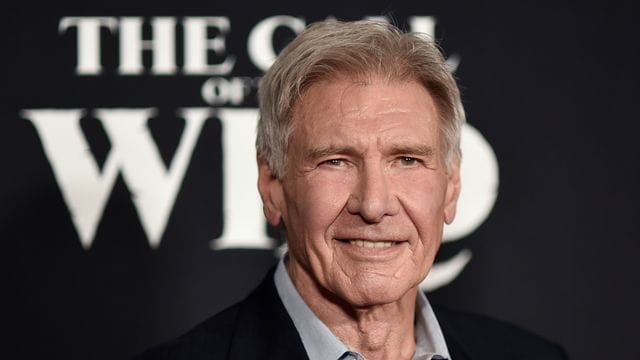 Der Schauspieler Harrison Ford gratulierte einem Londoner Feuerwehrmann.