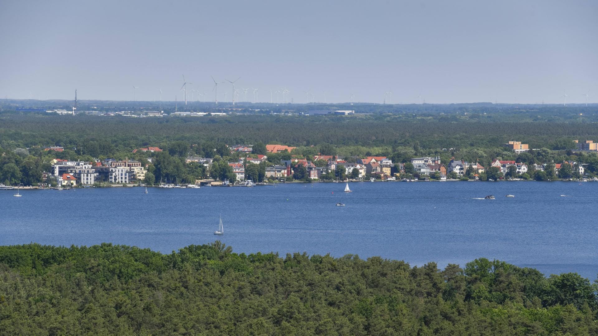 Großer Müggelsee in Köpenick (Archivbild): Eine Frau schaffte es nicht mehr rechtzeitig zurück ans Ufer. Großer Müggelsee in Köpenick (Archivbild): Eine Frau schaffte es nicht mehr rechtzeitig zurück ans Ufer.