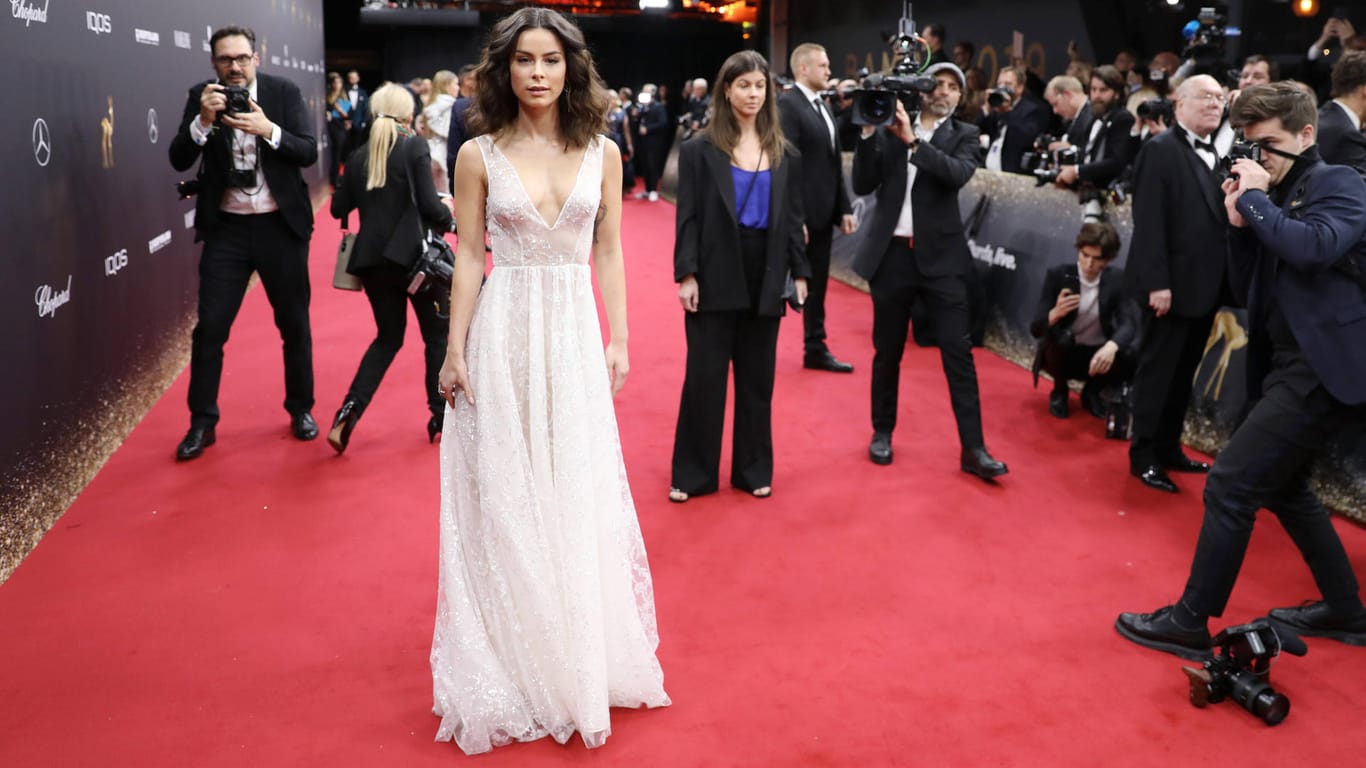 Lena Meyer-Landrut: Bei der Bambi-Verleihung 2019 trug sie das auffällige weiße Kleid.