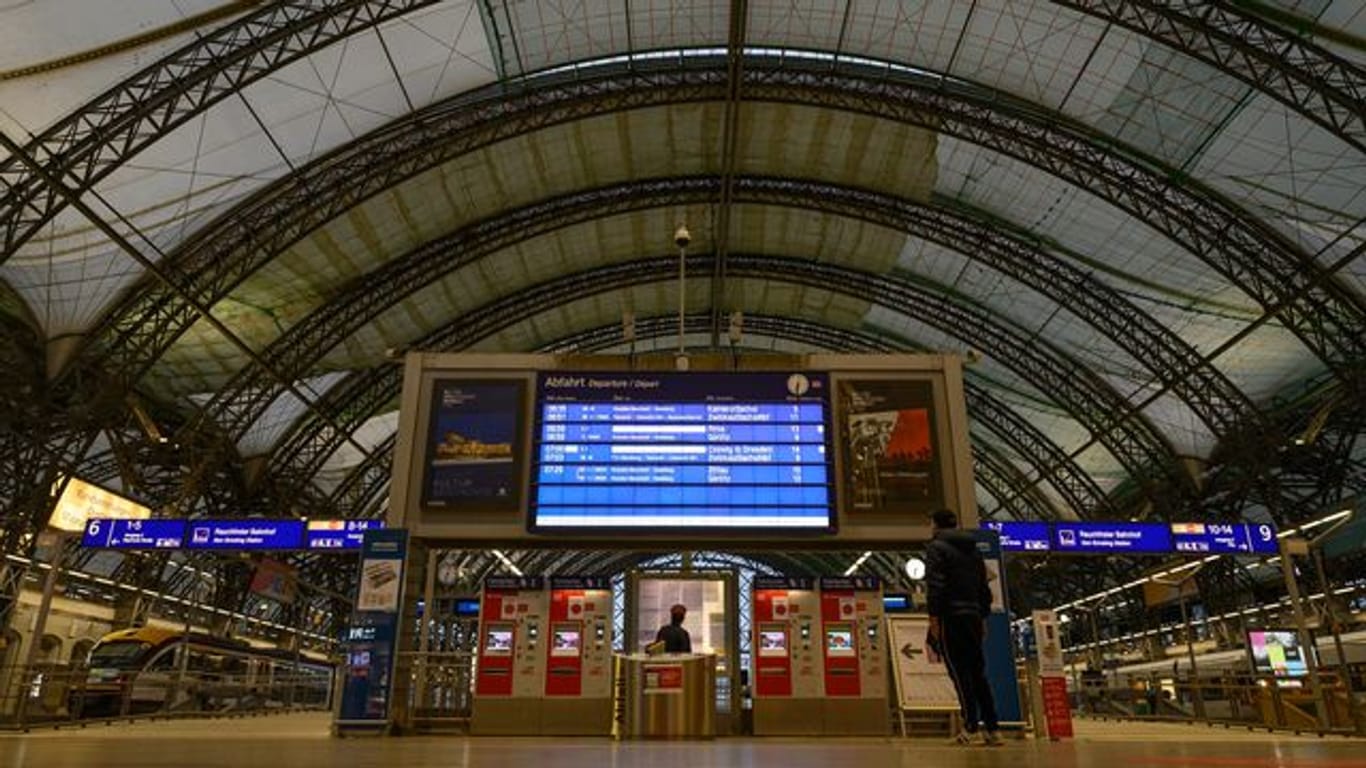 Der Dresdner Hauptbahnhof ist fast menschenleer