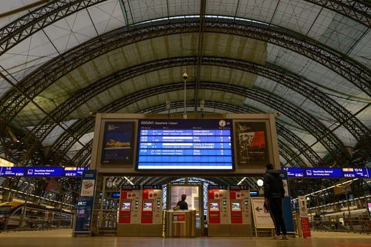 Der Dresdner Hauptbahnhof ist fast menschenleer