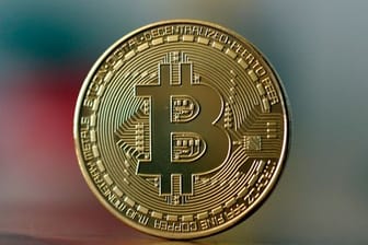 Eine symbolische Bitcoin-Münze.