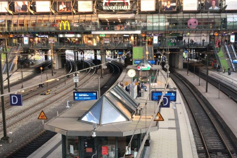 Leere Gleise am Hamburger Hauptbahnhof: Die meisten Fahrgäste waren auf den Streik vorbereitet.