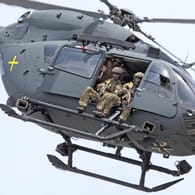 Leichte Helikopter des Kommandos Spezialkräfte (KSK): Mit den Helikoptern sollten Menschen zum Flughafen gebracht werden.