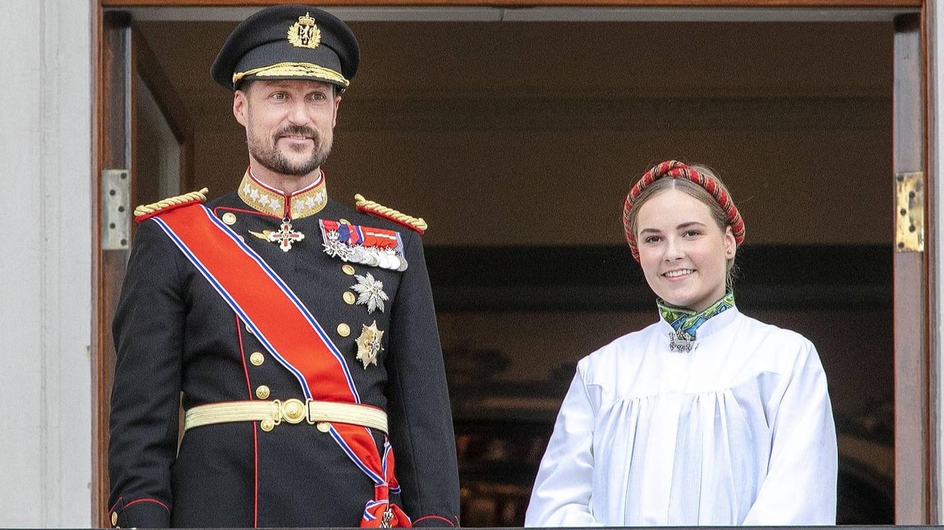 Kronprinz Haakon und seine Tochter Prinzessin Ingrid Alexandra: Die 17-Jährige wurde positiv auf das Coronavirus getestet.