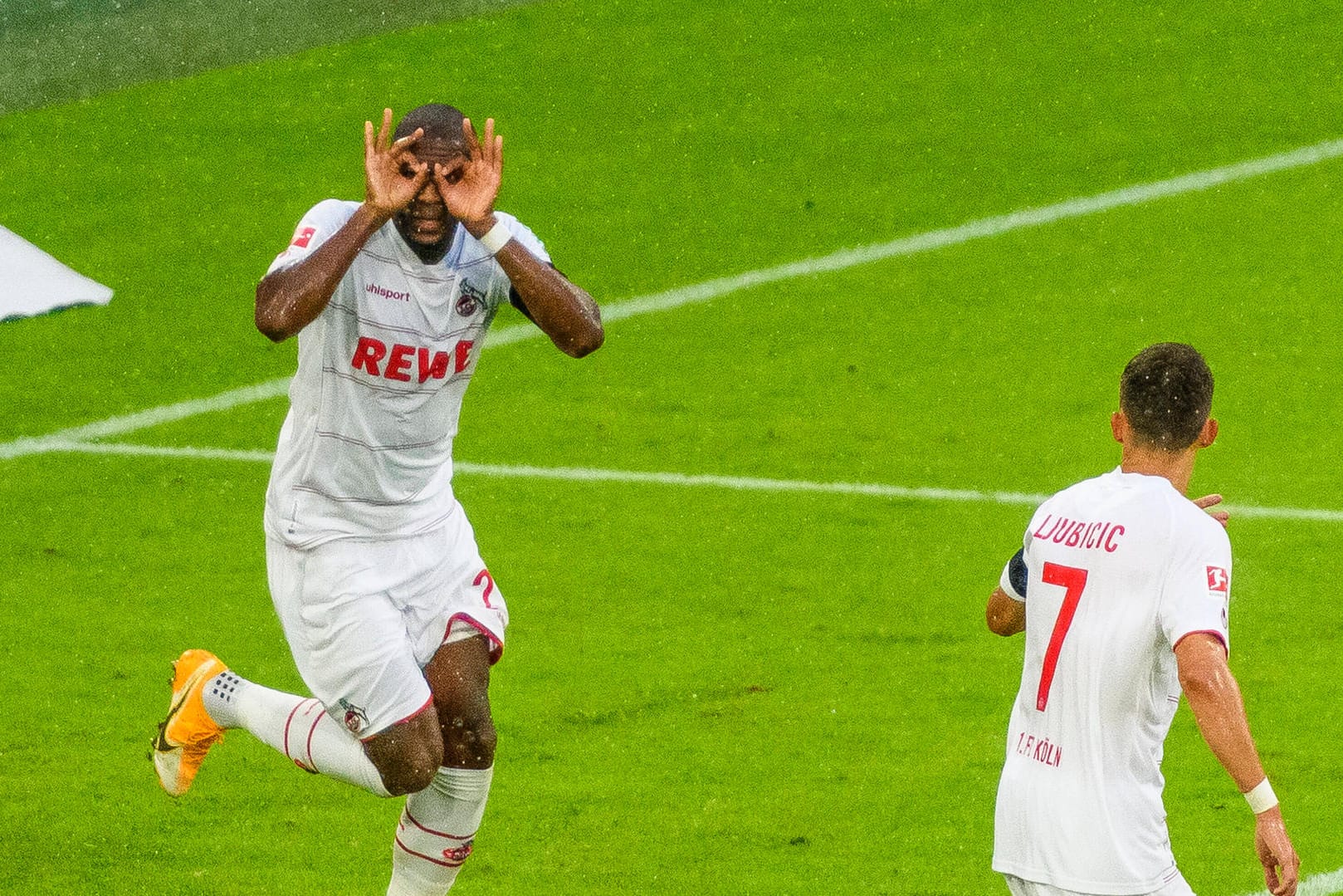 Brillen-Jubel nach dem Treffer: Anthony Modeste hat nach zwei Bundesliga-Spielen allen Grund zur Freude – auch wenn es bei den Bayern nicht ganz zum Sieg gereicht hat.