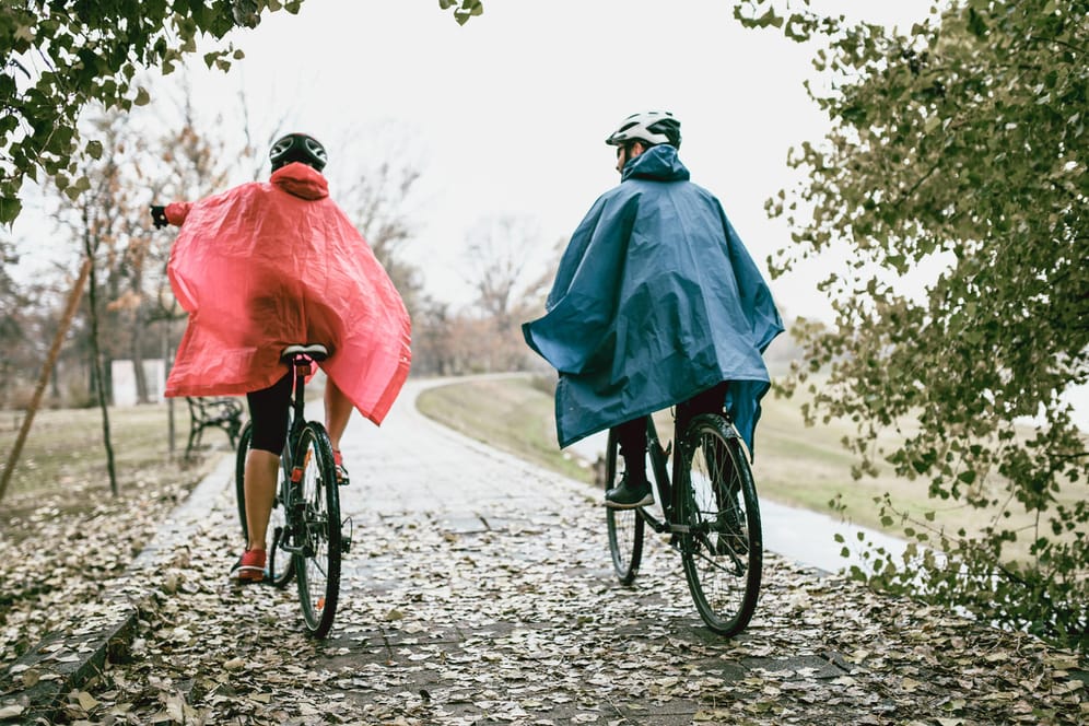 Regenausstattung für das Fahrrad: So kommen Sie trocken durch Regen und Nässe.