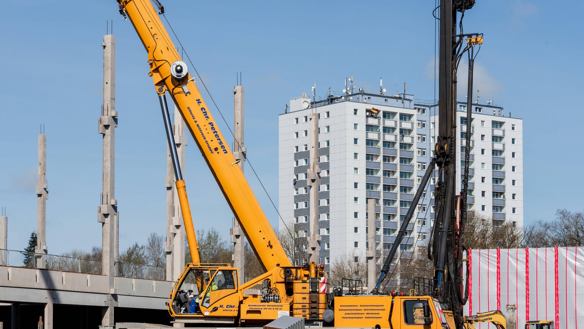 Eine Baustelle in Kiel (Symbolbild): Die Männer wurden durch die Fassadenteile verletzt. Eine Baustelle in Kiel (Symbolbild): Die Männer wurden durch die Fassadenteile verletzt.