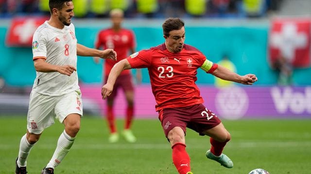 Der Schweizer Nationalspieler Xherdan Shaqiri (r) verlässt Liverpool. Der Schweizer Nationalspieler Xherdan Shaqiri (r) verlässt Liverpool.