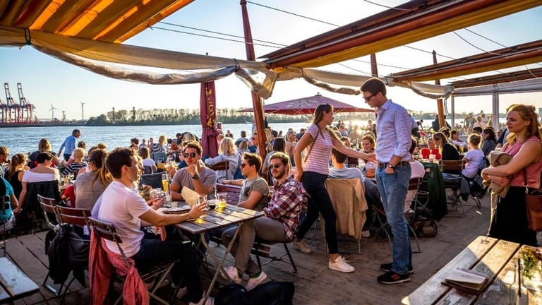 Bars wie die Hamburger Strandperle könnten bald nur noch bestimmten Bürgern zugänglich sein.