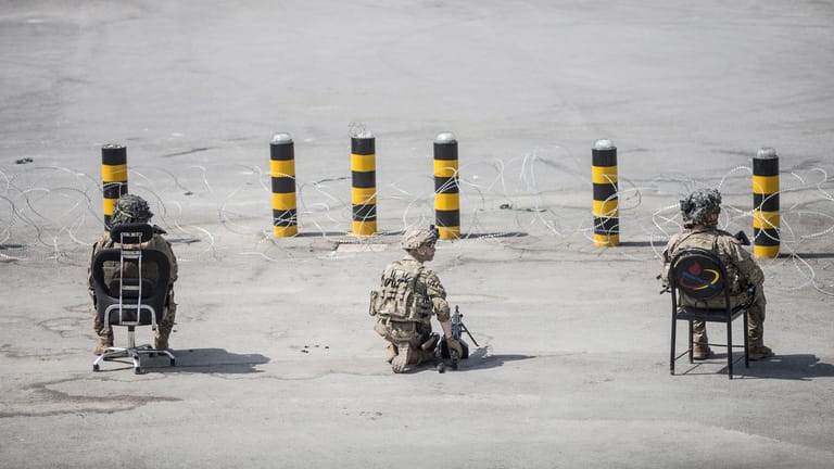 US-Truppen am Kabuler Flughafen: Die USA sichern den Flughafen derzeit mit 6.000 Soldaten ab.