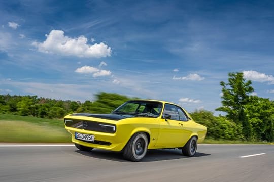 Zurück in die Zukunft: Den Opel Manta GSe Elektromod treibt ein Elektromotor an.