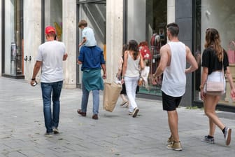 Düsseldorf, Königsallee (Symbolbild): Das Staatsdefizit im ersten Halbjahr war das zweithöchste seit der deutschen Wiedervereinigung.