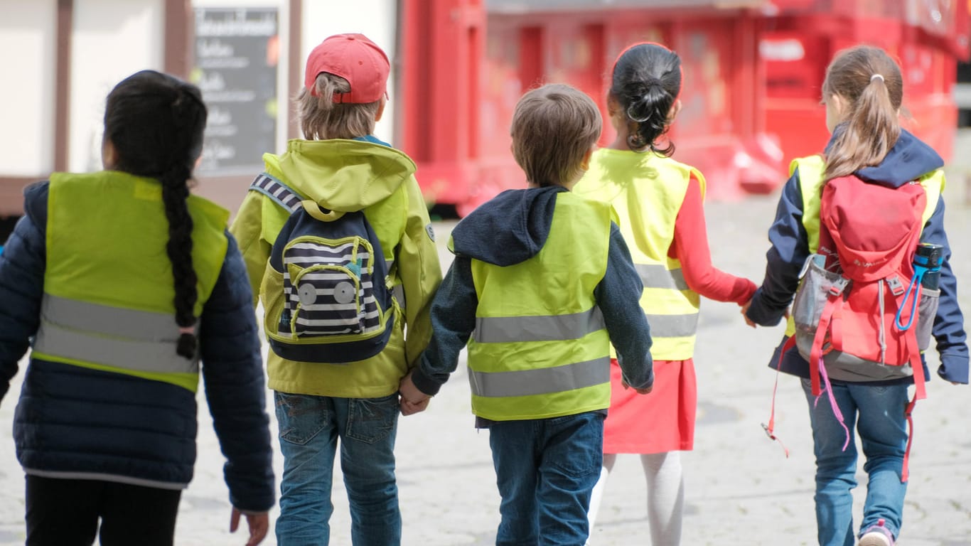 Kindergartenkinder: In Deutschland fehlen Erzieher.