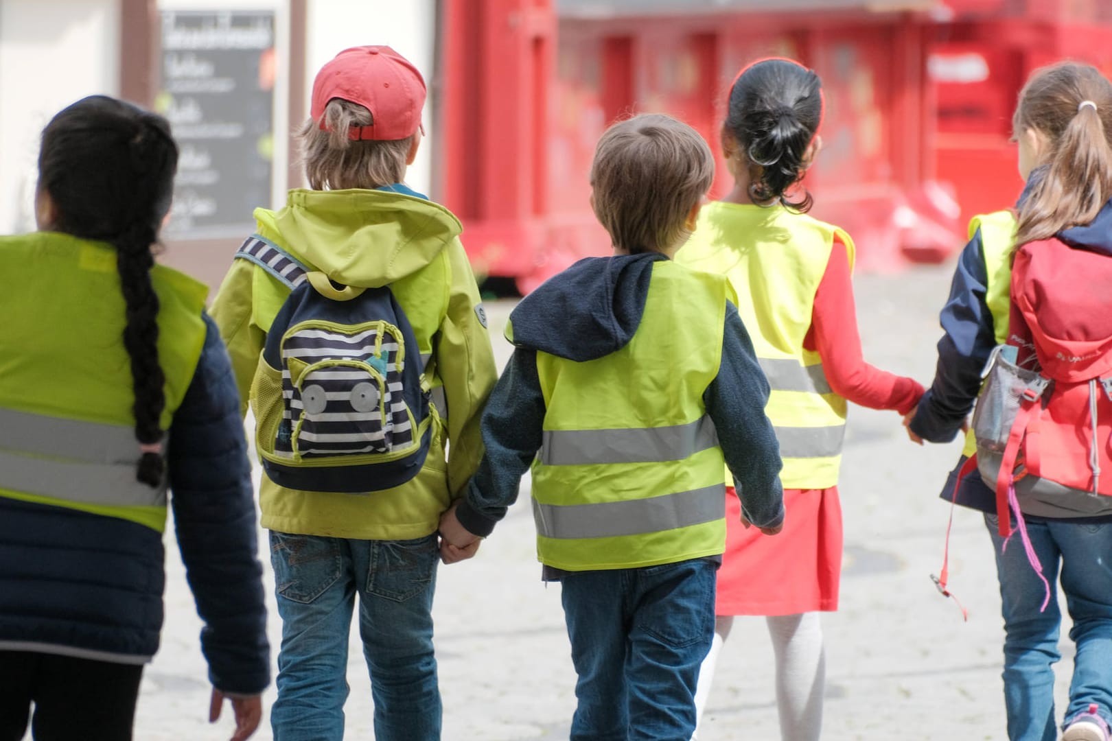 Kindergartenkinder: In Deutschland fehlen Erzieher.