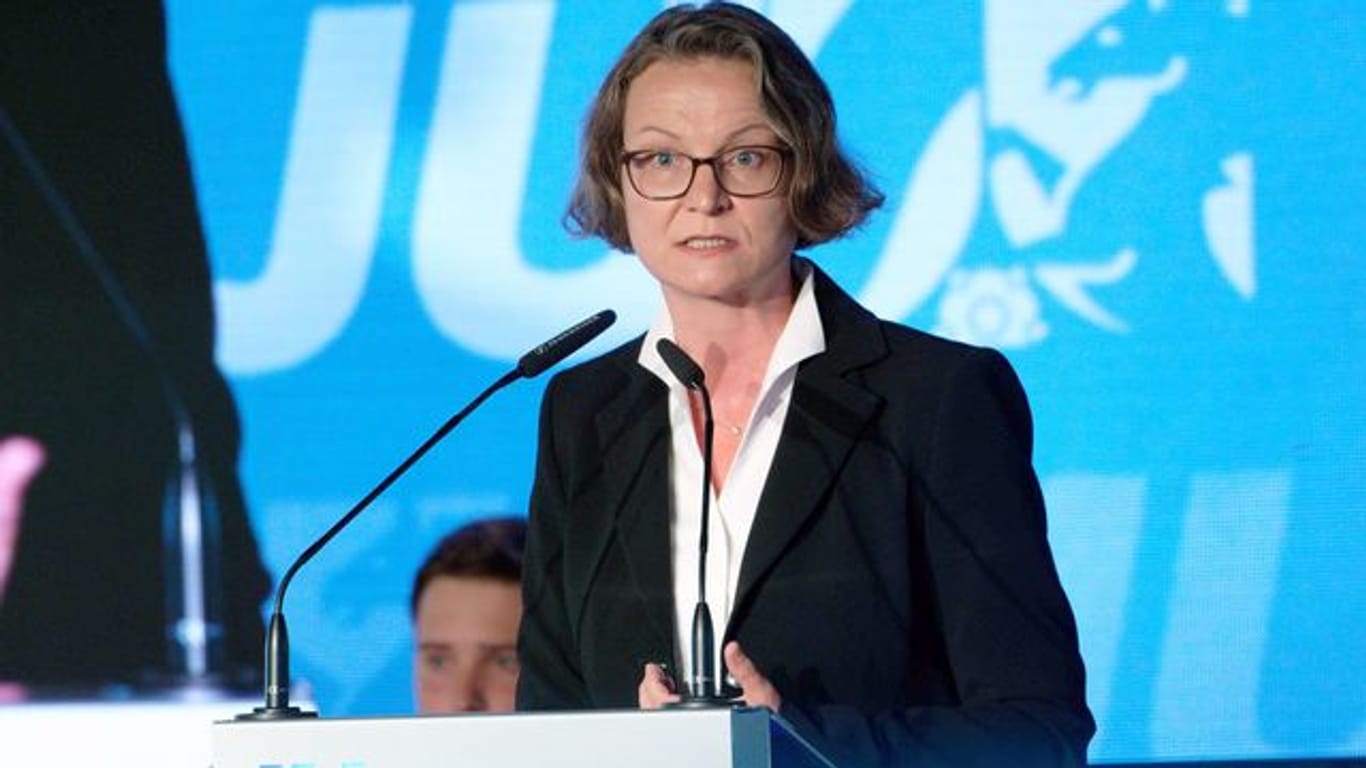 Nordrhein-Westfalens Bauministerin Ina Scharrenbach (CDU)