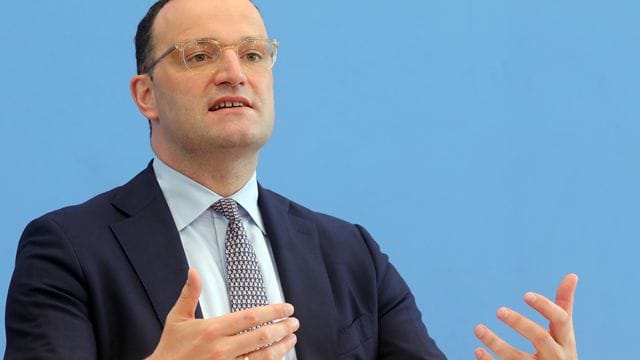 Bundesgesundheitsminister Jens Spahn (CDU) mach Hoffnung auf vollere Fußball-Stadien.