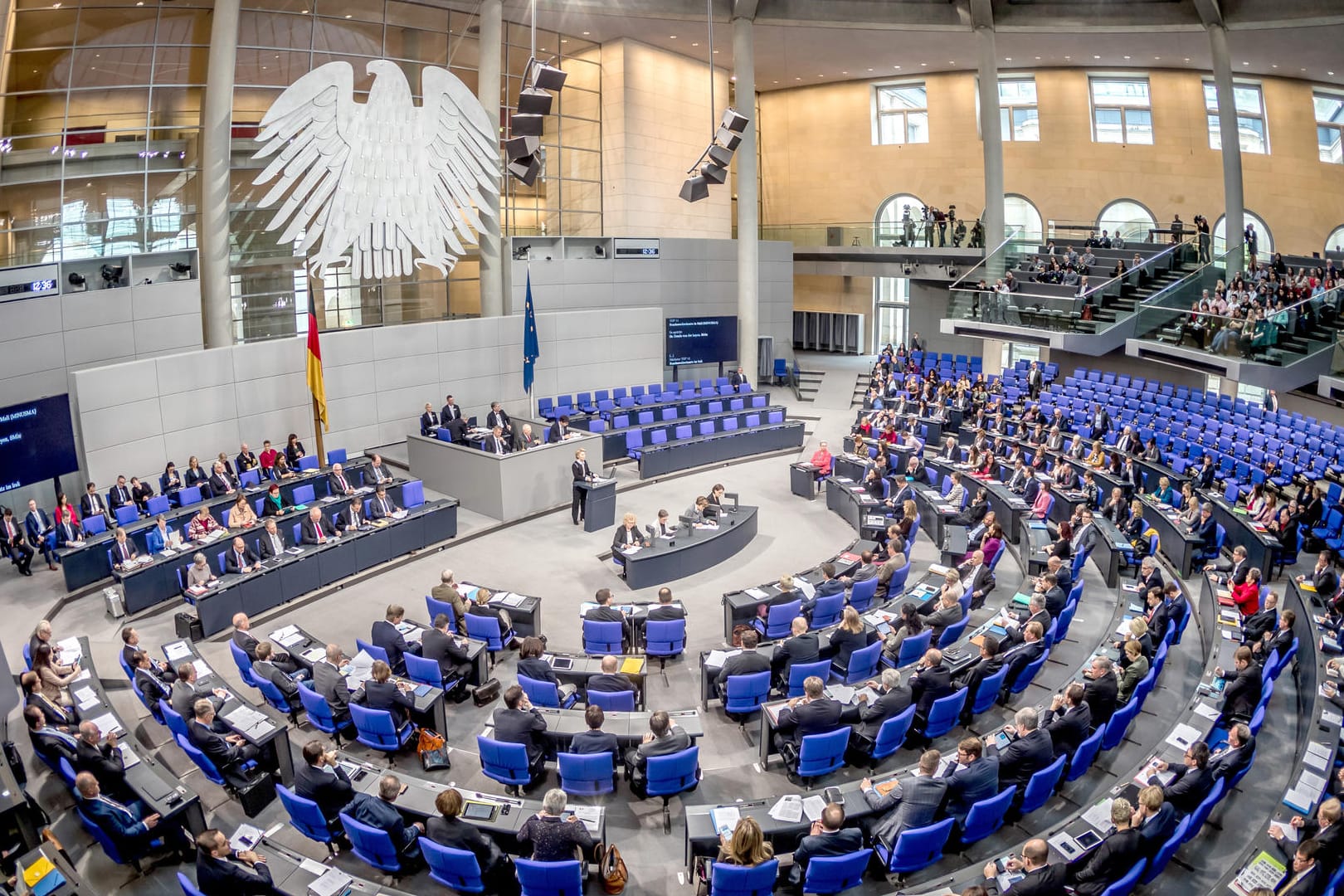 Plenarsaal des deutschen Bundestags: Heute entscheiden die Parlamentarier über eine Verlängerung der "epidemischen Lage von nationaler Tragweite". (Archivfoto)
