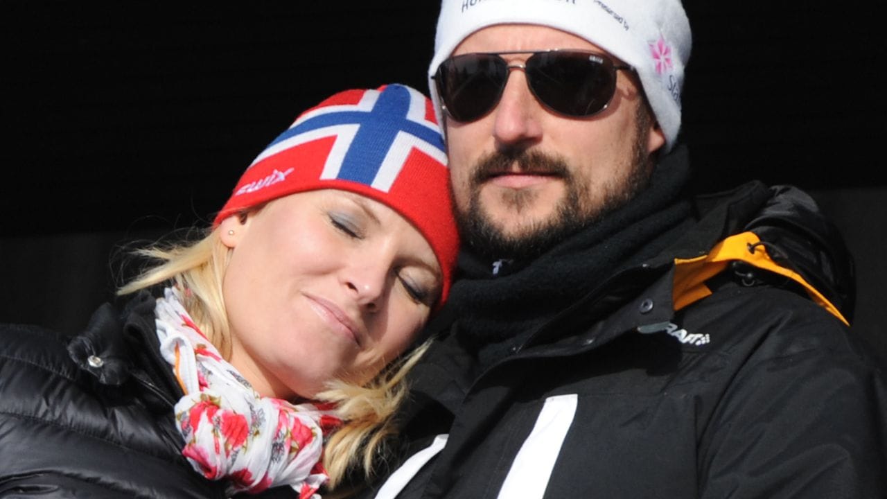 Kronprinz Haakon und Kronprinzessin Mette-Marit bei den Nordischen Skiweltmeisterschaften 2011 in Oslo.