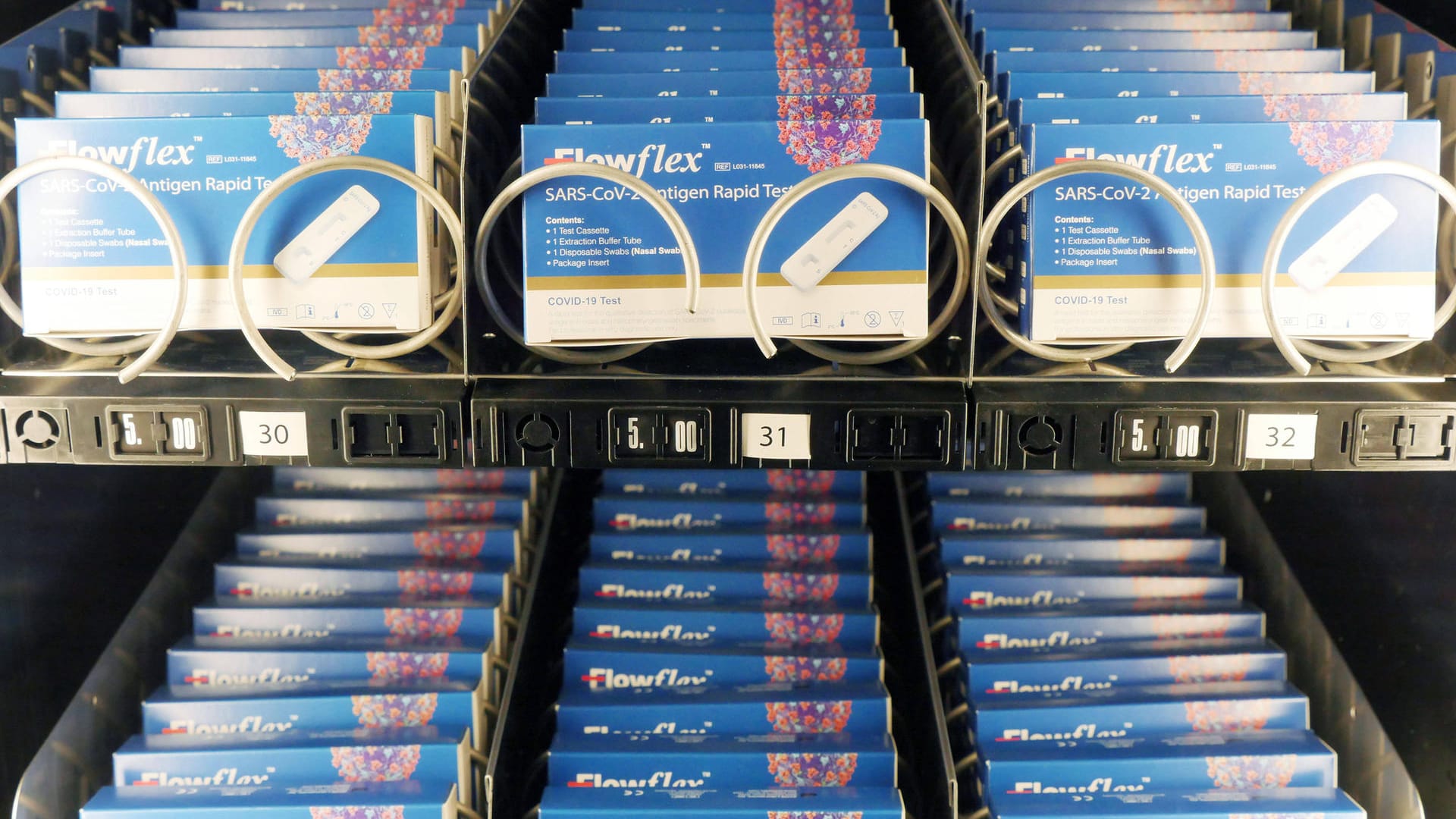 Corona-Schnelltest in einem Automaten (Symbolbild): Die Inzidenz der geimpften Personen liegt weit unter der der Ungeimpften. Corona-Schnelltest in einem Automaten (Symbolbild): Die Inzidenz der geimpften Personen liegt weit unter der der Ungeimpften.