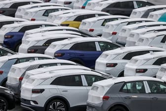 Neuwagenkäufer in Deutschland verlieren zunehmend das Interesse an Autos mit Verbrennungsmotoren.