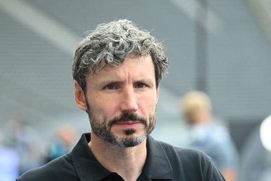 Cheftrainer Mark van Bommel von Wolfsburg