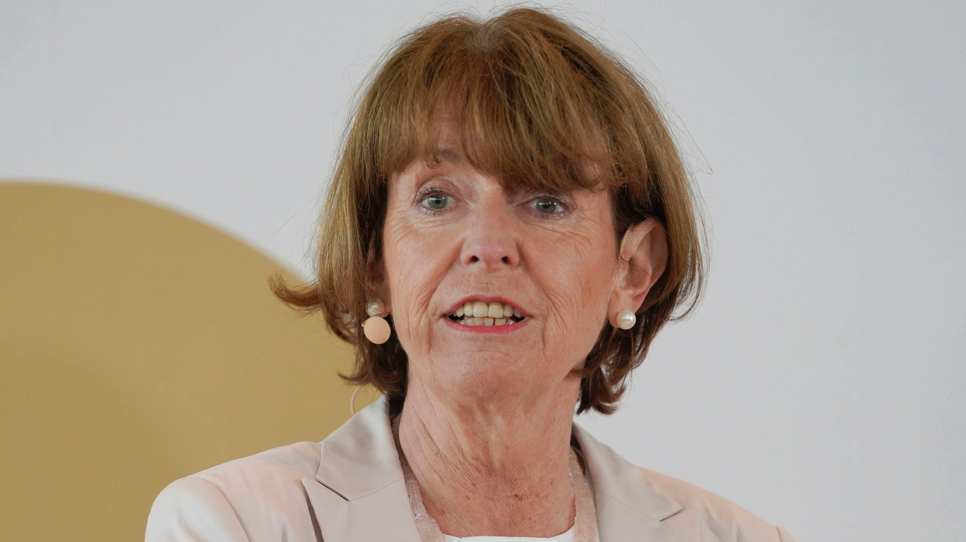 Henriette Reker bei einer Pressekonferenz (Archivbild): Die Oberbürgermeisterin sieht 2G zunächst nicht in Köln. Henriette Reker bei einer Pressekonferenz (Archivbild): Die Oberbürgermeisterin sieht 2G zunächst nicht in Köln.