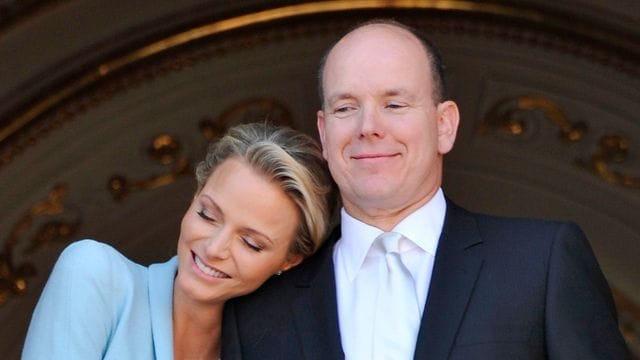 Ganz eng: Fürstin Charlène und ihr Mann Albert II. Ganz eng: Fürstin Charlène und ihr Mann Albert II.