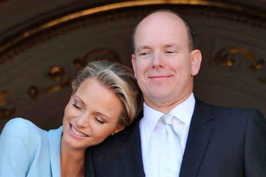 Ganz eng: Fürstin Charlène und ihr Mann Albert II.