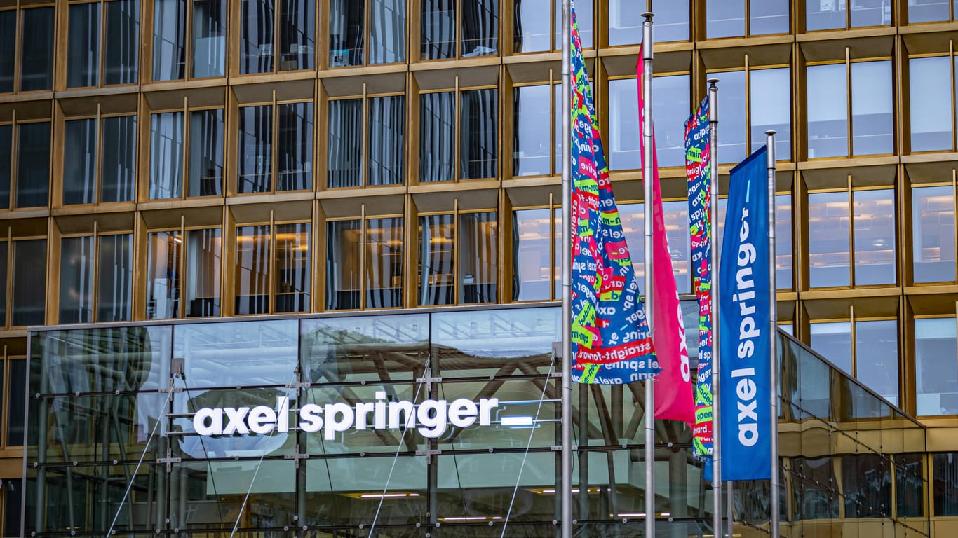 Verlagshaus der Axel Springer SE in Berlin (Symbolbild): Der Medienkonzern hat das US-amerikanischen Nachrichtenunternehmen Politico gekauft.