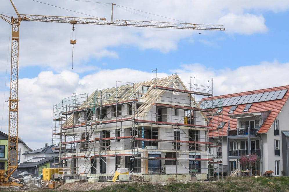 Wohnungsbau in einem Neubaugebiet (Symbolbild): Ein Quadratmeter baureifes Land kostete 2020 durchschnittlich 199 Euro.