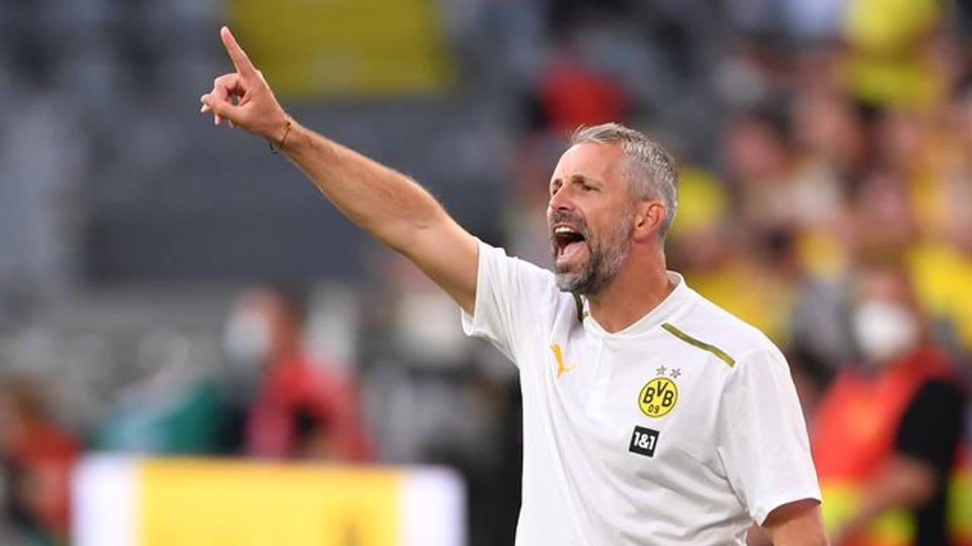 Dortmunds Trainer Marco Rose gibt Anweisungen
