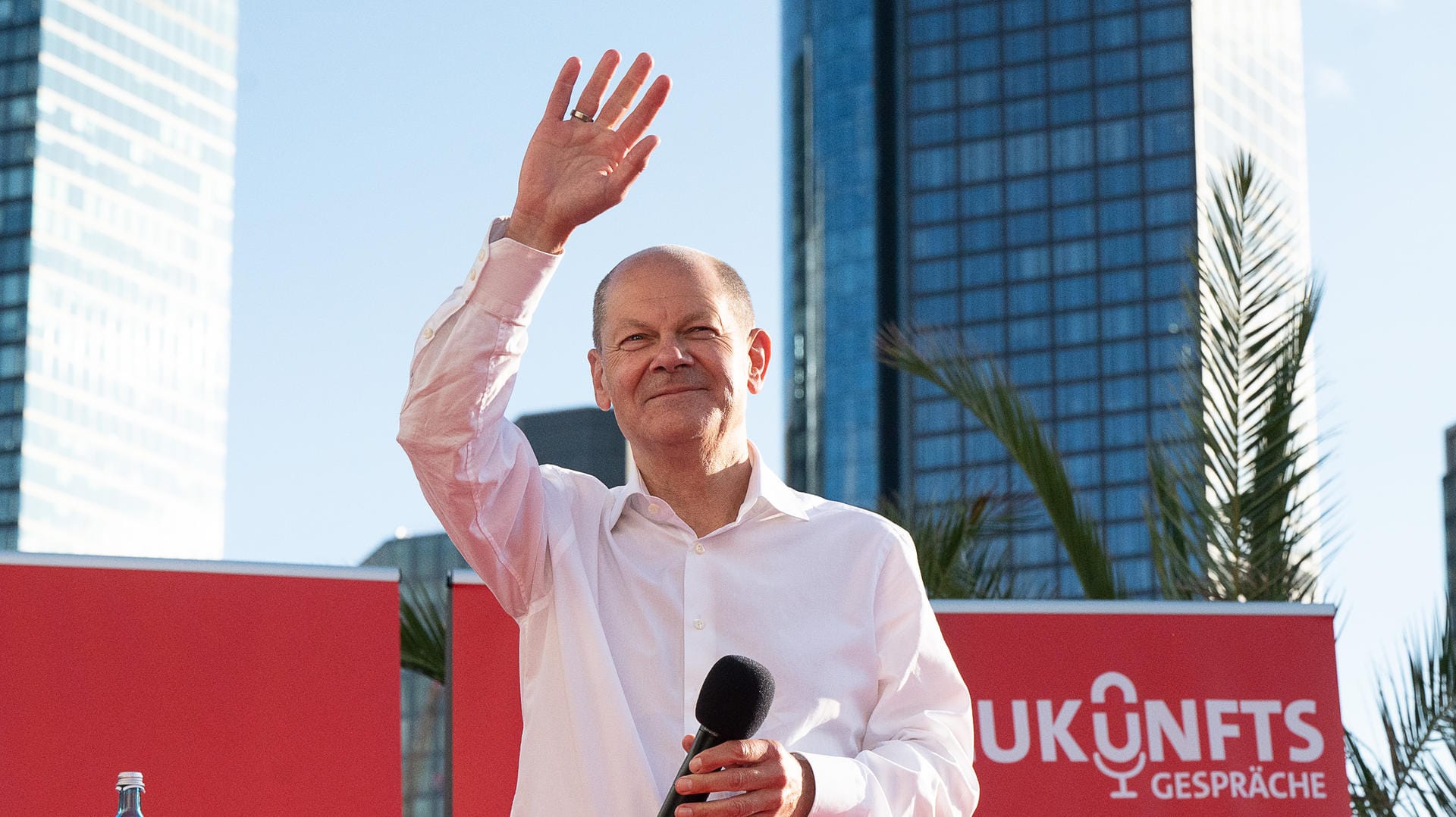 Olaf Scholz macht Wahlkampf: Der Kanzlerkandidat der SPD kann sich über die jüngsten Umfrageergebnisse freuen. Olaf Scholz macht Wahlkampf: Der Kanzlerkandidat der SPD kann sich über die jüngsten Umfrageergebnisse freuen.