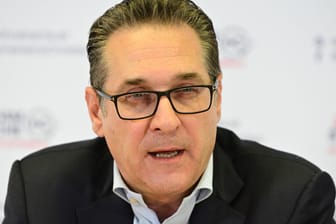 Heinz-Christian Strache (Archivfoto): Das Gericht sah es als erwiesen an, dass sich der frühere FPÖ-Politiker der Bestechlichkeit schuldig gemacht habe.