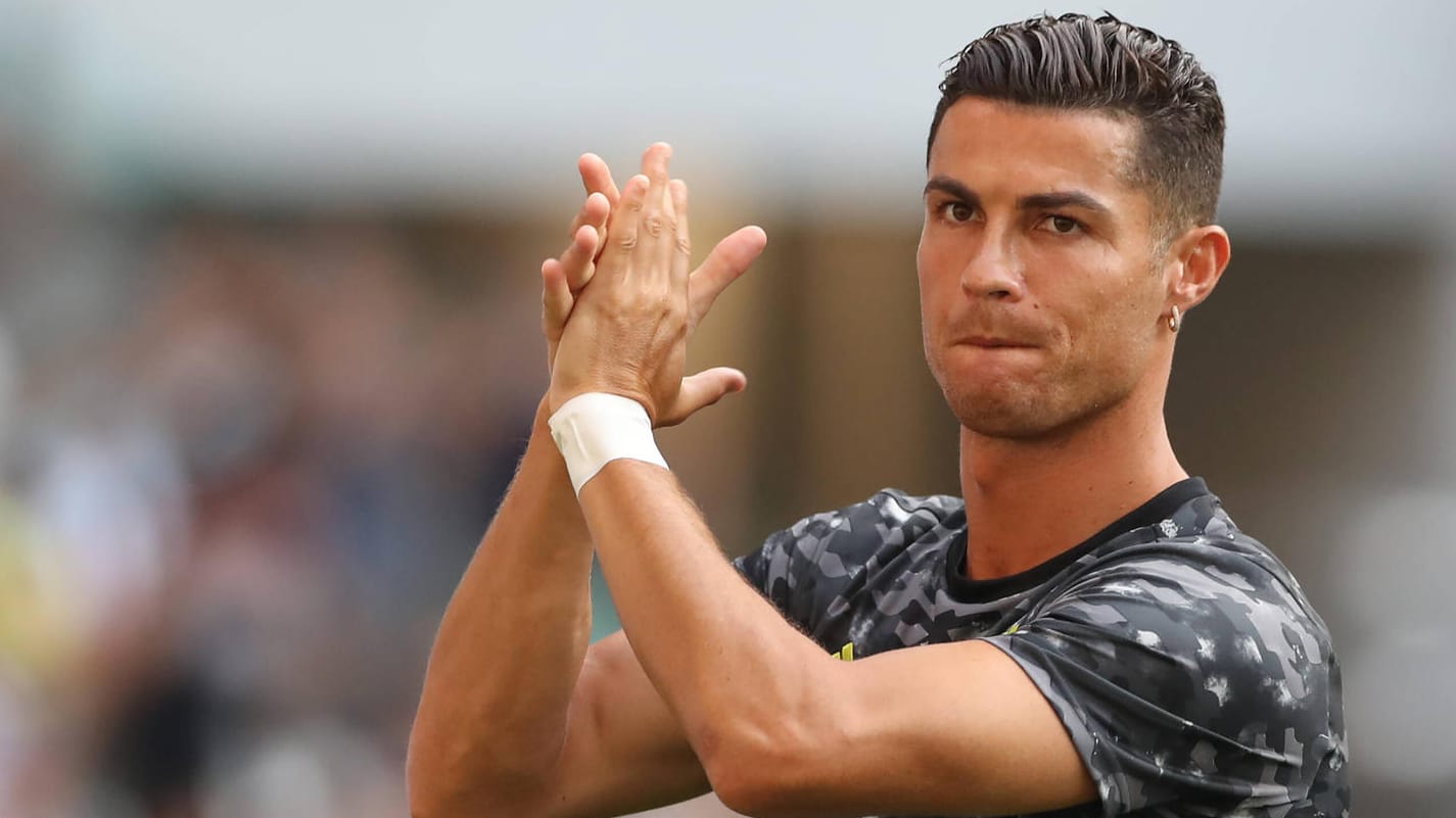 In Gedanken schon in England? Cristiano Ronaldo steht vor dem Abflug aus Italien.