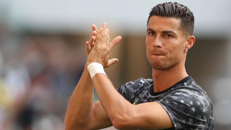 In Gedanken schon in England? Cristiano Ronaldo steht vor dem Abflug aus Italien.