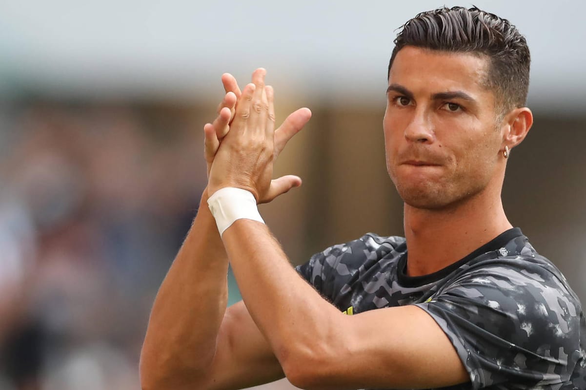 In Gedanken schon in England? Cristiano Ronaldo steht vor dem Abflug aus Italien.