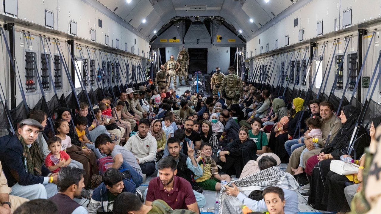 Blick in einen der letzten deutschen Rettungsflüge aus Kabul am Donnerstag.