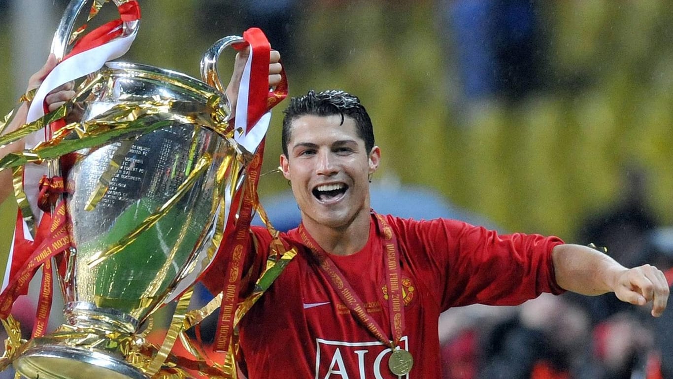 Cristiano Ronaldo: 2008 gewann der Portugiese erstmals die Champions League und wurde außerdem als Weltfußballer des Jahres ausgezeichnet.