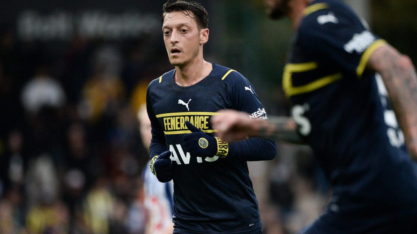 Rückkehr nach Deutschland: Mesut Özil spielt mit Fenerbahce gegen Frankfurt.