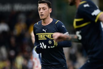 Rückkehr nach Deutschland: Mesut Özil spielt mit Fenerbahce gegen Frankfurt.