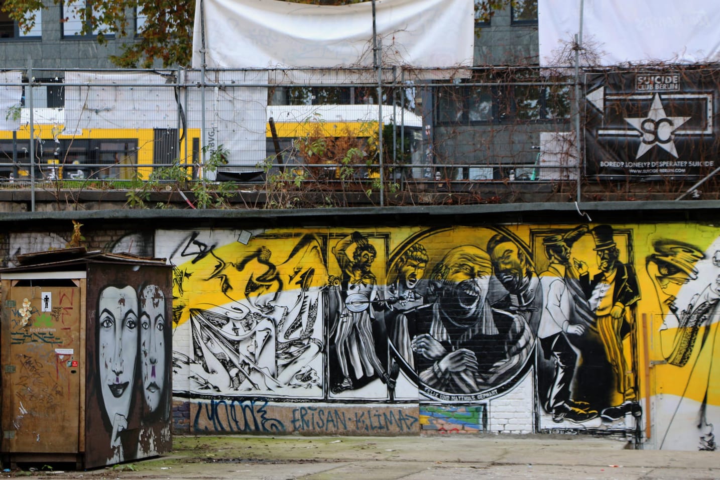 Blick auf die Warschauer Straße beim RAW-Gelände (Archivbild): Nach dem Tod einer Frau in Berlin sucht die Polizei nun nach Zeugen.