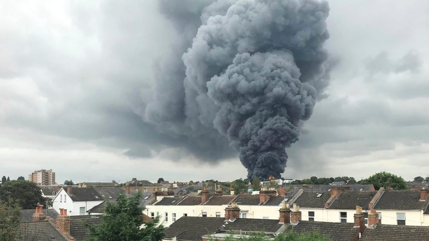 Rauch über Warwickshire: In der britischen Grafschaft soll es zu einer Explosion gekommen sein.