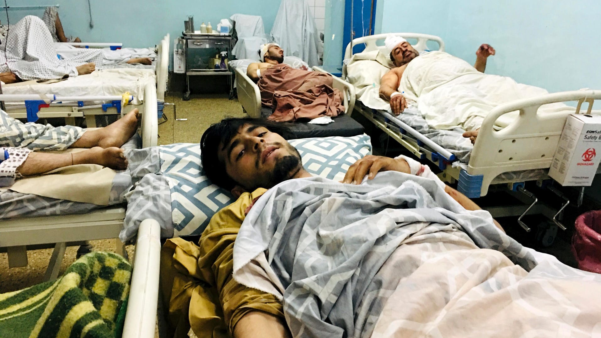 Krankenhaus in Kabul: Bei dem Anschlag des ISKP sind mindestens 85 Menschen ums Leben gekommen, viele weitere wurden verletzt.