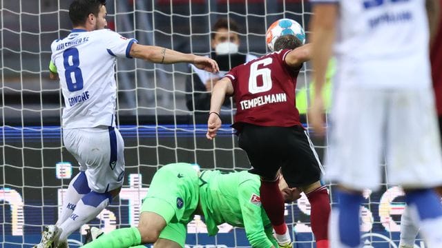 Lino Tempelmann (r) köpft den Ball zur Nürnberger Führung ins Tor. Lino Tempelmann (r) köpft den Ball zur Nürnberger Führung ins Tor.