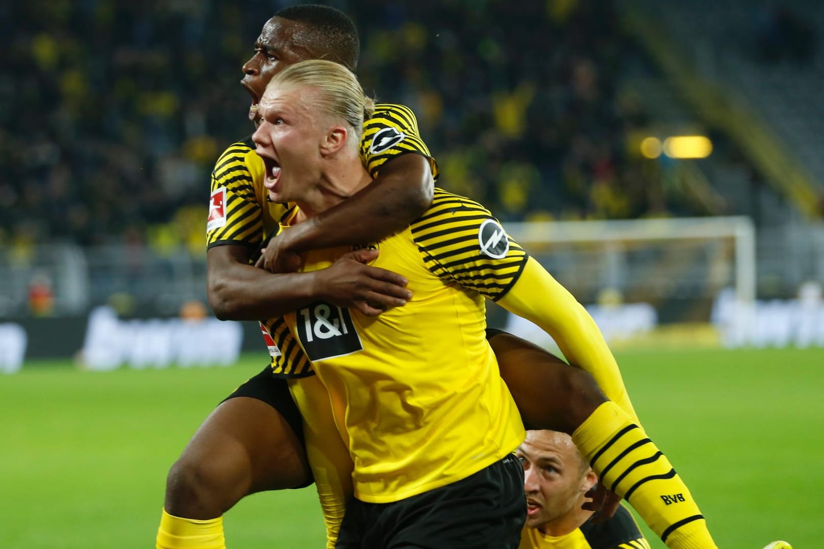 Pure Emotionen: Erling Haaland (vo.) freut sich über sein entscheidendes Tor gegen Hoffenheim.
