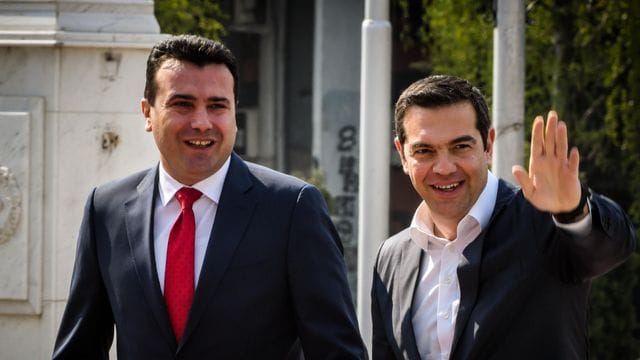 Zoran Zaev (l) und Alexis Tsipras